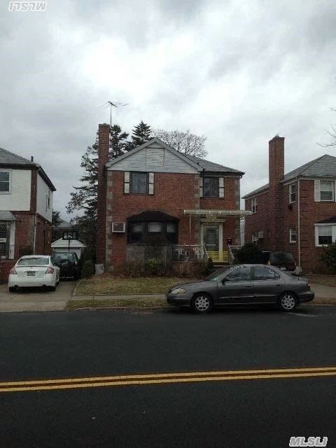 Finished Back Yard, 4Years Whole House Renovation, Bomboo Wood Floor, Florida Room, Fire Place. Jamaica Estates With #26 School District. Faced East And Cunningham Park.