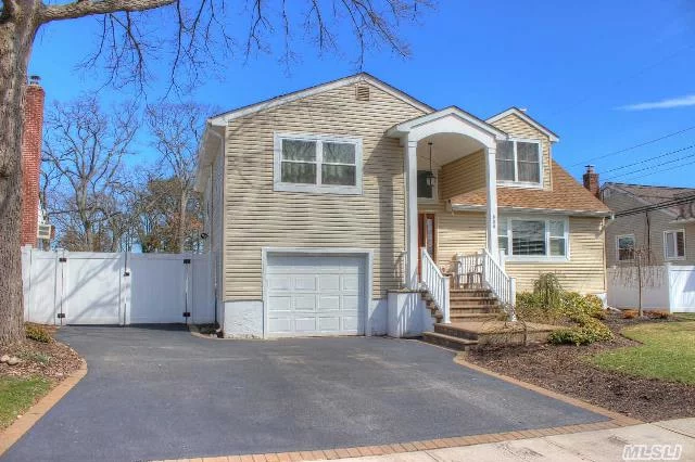 All Gutted & Beautifully Redone! Open Floor Plan...New: Maple Eik W/Ctr Islnd, Bevld Granite, 2 1/2 Granite & Kohler Baths, Hi-Hats, Andersen Windows, Siding, Arch Roof, 200 Amp Electric, Cac, 2nd Fl Laundry Rm, Crown & Chair Molding, Wood Floors, Front Door Wside Lites, Extra Long Driveway, In Ground Pool, Amazing Park Like Yard, Pvc Fencing & More! Quiet Street In Sd#18