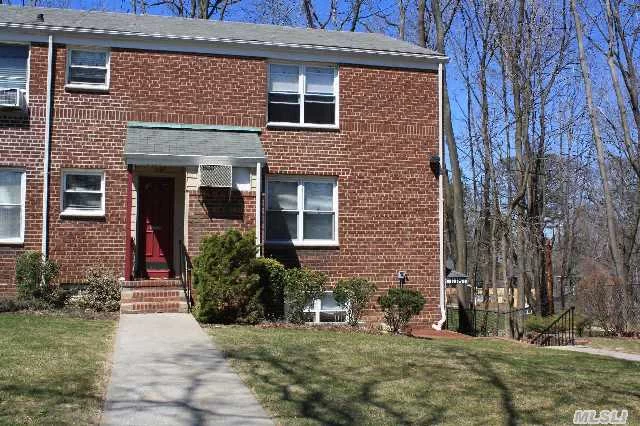 Beautiful Large 2 Br Corner Unit Located In The Cul Du Sac. Features A Spacious Kitchen And A Separate Dining Area. Top Floor Facing South With Plenty Of Sunlight. Laundry Room On Premises. Great Location, Near Lirr And N23 Bus.