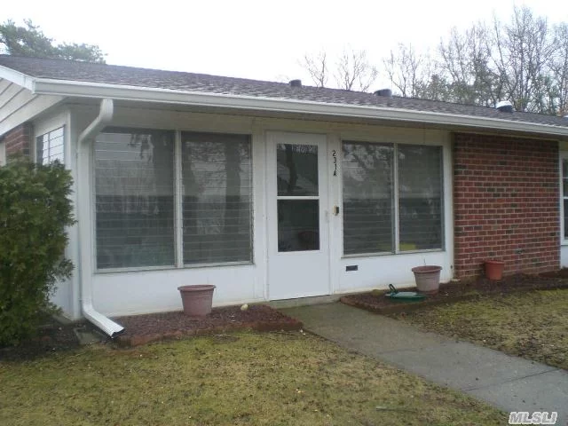 End Unit, Bright And Cheery, New Windows2 Solar Tubes, Level Property.