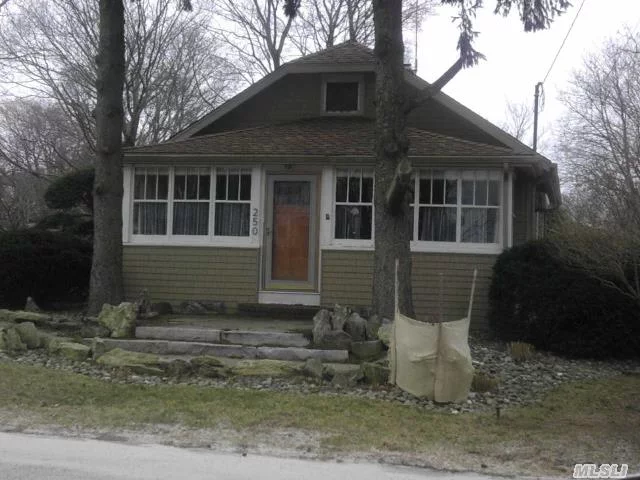 1940&rsquo;S Cottage . Still  In The Same Family ..Great Location Near Sandy Bay Beach At Founders Landing. A Marina, Village Amenities And Transportation To Nyc Nearby As Well. Quiet Residential Area ... A Nice Mix Of Primary And Second Homes. Ideal Pied A Terre Or Retirement..Thoughtfully Landscaped In The Bonsai Style.