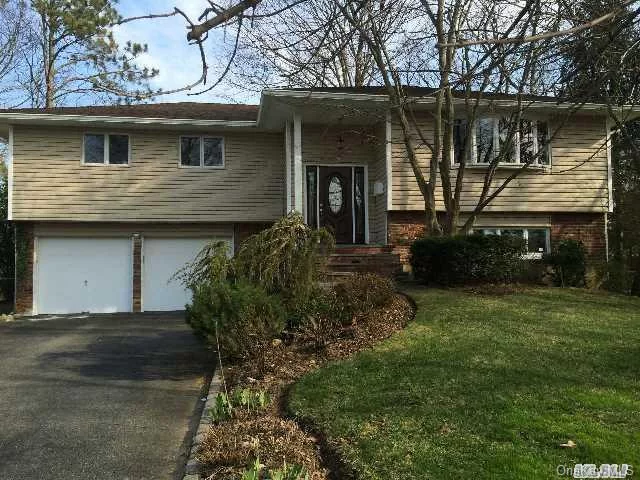 Long Island,  Jericho High Ranch,  Independent House.   Jericho School District.  Newly Renovated Inside Out,  New Kitchen,  Top Line Appliances,  New Bathrooms,  Anderson Windows.  Parklike Living Environment.  Close To Everything.