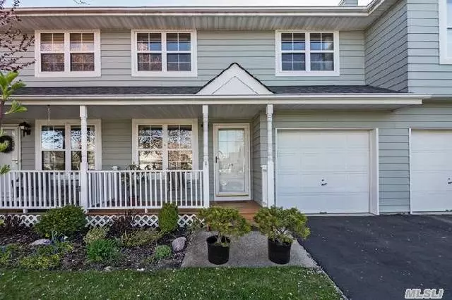 Townhouse Style Home Located In This Beautifully Landscaped Community. Roof Just Done In 2012, New Heating System, Hi-Speed Internet, Great For Internet Business, Basement Finished W/2 Rooms, Laundry & Office. Turn Key- Will Not Last.