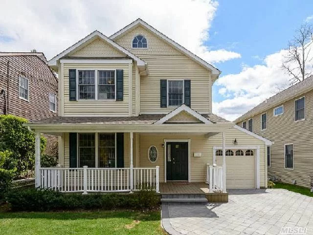 Luxurious Colonial. 4 Br, 3.5 Baths, Eik, Family Room With Fireplace, Master Bedroom With Master Bath And California Closets, Formal Dining Room, Hardwood Floors Throughout. Whole House Humidifier. Walking Distance To The Town Dock And Lirr.