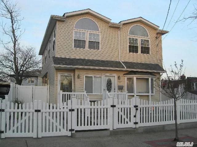 Beach Lovers Rental Literally A 3 Minute Walking Distance To The Beach. Minutes From All Other Beaches, Atlantic Beach, Long Beach, Arverne By The Sea And Riis Park & Breezy Point. Minutes Major Highways, 5 Towns, Green Acres Mall. This Rental Has Stainless Steel Appliances, Tall Ceilings, 2 Bedrooms, 2 Full Baths, Formal Dining Room, Living Room, Eat-In-Kithchen.