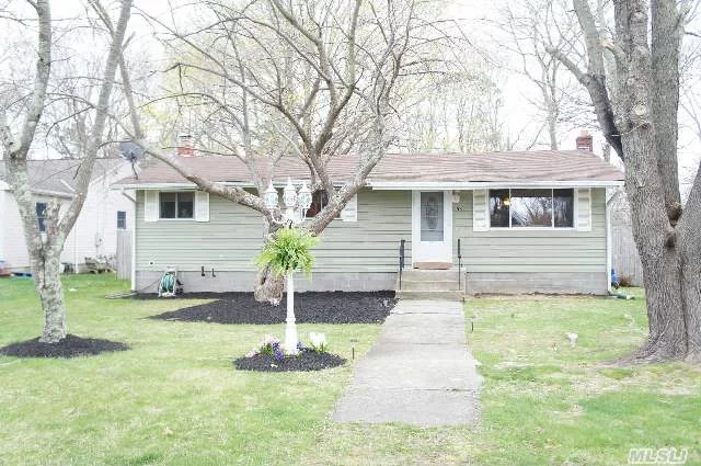 ***Calling All Investors.. Home Features Updated Eik And Bath, Hardwood Floors, Wood Burning Fireplace& Full Basement. Large Park Like Broken Burner And Pipes As Is. 203Kmortgage Or Cash Only