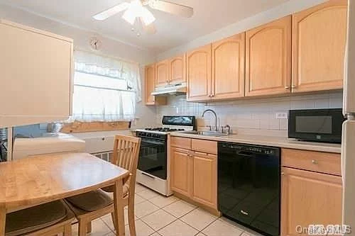 Pet Friendly Sunny Upper Corner Unit Located In A Parklike Courtyard. Close To Park;Shopping;Transportation;Schools;Restaurants...And More... Sale May Be Subject To Term & Conditions Of An Offering Plan.