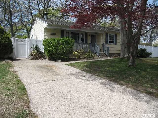 Spacious Ranch Located In A Nice Peaceful Neighborhood. Close To Ronkonkoma Train Station And Approximately 10 Minutes To Macarthur Airport. Conveniently Located Within A Short Drive To Various Shopping Centers.