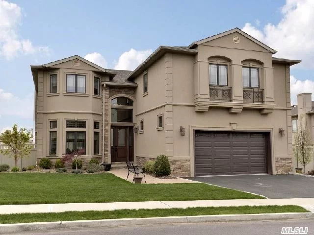 The Horizon- A Gated Community With 24Hr Security. Gorgeous Stucco Colonial Featuring A Grand Two Story Entry Foyer, Hardwood Floors, Den With Fireplace, Eat-In-Kitchen, Master Suite With Walk-In Closets. Full Finished Walk-Out Lower Level. 2 Hot Water Heaters, Upgraded Hi-Hats & Insulation System.