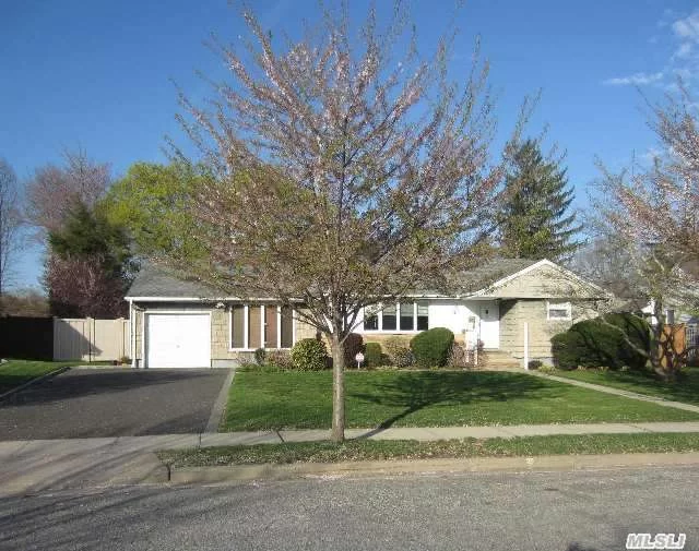 Well Maintained & Recently Updated, 3 Bed & 2 Bth. Updates Include Eat-In-Kitchen W/Granite & Stainless Steel Appliances, 2 Baths, Roof, Walkway, Patio & Driveway. Ranch In Flower Section Of Syosset.