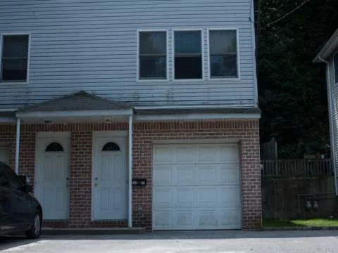 Three Bedroom Duplex In Heart Of Glen Cove City. Small Pet May Be Ok With Extra Security. Full Current Credit Report And References Required.