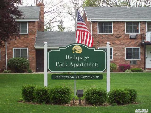 Beautiful One Bedroom Apartment, Updated Kitchen & Bath. Move Right In. Minutes To Rail Road, Bethpage Park And Shopping. Great Location. Maintenance Includes Gas, Water And Taxes.