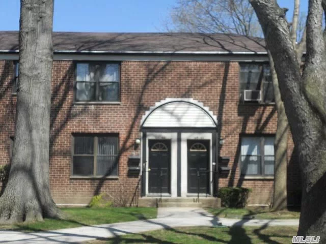 Lovely 2 Floor 1 Bedroom Garden Co-Op Located In The Heart Of Fresh Meadows. Beautiful Court Yard. Close To Highways, Schools, School, Parks And Transportation. Sponsor Unit With No Board Approval.No Flip Tax.