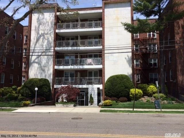 Sale May Be Subject To Term & Conditions Of An Offering Plan. This Is A Fannie Mae Homepath Property. Sunny 2nd Floor &rsquo;L&rsquo; Shaped Studio, Newly Remodeled Bathroom, New Carpeting, Fresh Paint Thru. Ample Parking And A Few Short Steps Away From Lirr And Shopping.