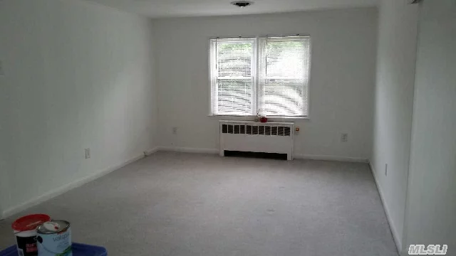 Spacious 1 Bedroom Apt In House. Lots Of Closet Space. Close To Shopping & Train Station.