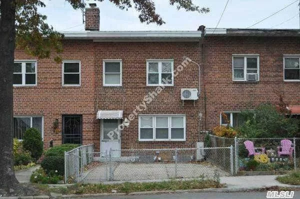 One Family Brick Attached With 4 Bedroom And 2 Bathroom. Many Buses To Flushing Main Street @16 @28 And @20A