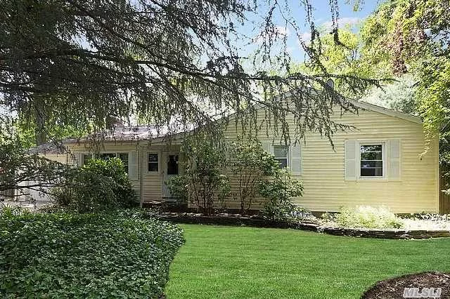 Secluded Park Like Yard, Home Features Cozy Den With Fireplace, Pool Room With Bar And Seating Area, Hot Tube In Backyard, Great For Entertaining, Includes Beach Pass To Walkers Beach. Family Park A Couple Of Blocks Down.! !