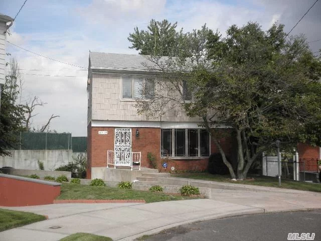 Bayside Whole House Rental ! Nice Woodfloor, Walk To Lirr & Shops, Best School Dist#26