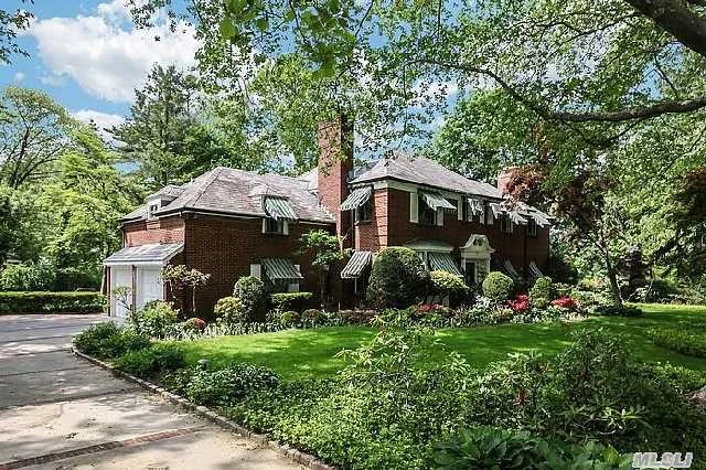 On Market For Only 2nd Time Since Custom Built In 1939. Brick Georgian Colonial W/ Interior Art Deco Details. Impeccably Maintained. Vermont Slate Roof, Copper Gutters, Lush Gardens. Large Rooms, Hardwood Floors, Architectural Doors, Woodwork & Built-Ins. Great Room Addition Featured In House Magazine. South Schools, Gn Park Dist, Near Rr, Town, Village Pool & Tennis.