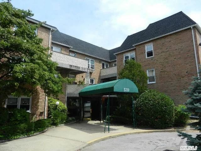 Beautiful King Sized Condo In S.Lynbrook. Hardwood Flrs, Lge Living Rm, Dining Rm, Updated Kitchen, King Bedroom/Carpet W/Closets Galore!Unit Comes With Free Garage Parking And Amazing Private Deck! Development Has Inground/Outdoor Pool, Party Room, Laundry, And Private Storage. Common Charges Include Heat, Water & Gas. Taxes Do Not Include Any Exemptions!Close To Lirr & More!