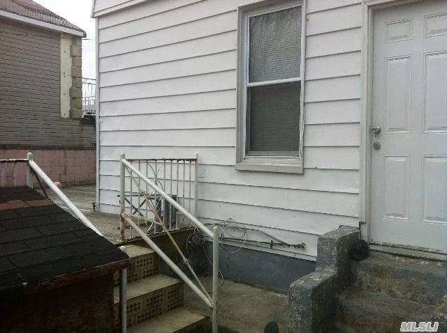 Seagate, Brooklyn. Nice And Quiet Private Community! 6 Bedroom/4, 5 Bathroom Huge House For Rent + Basement + Large Porch + Private Backyard. 2 Min. Walking Distance To Private Beach, 24 Hour Security. Must See! $3, 200+ Bills.