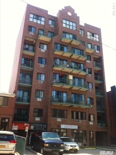 2Brs With 2Full Bath Condo, Sliding Door, 2 Terrace, Beautiful Hardwood Floor.