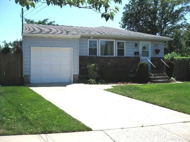 Fabulous 1988, 3Br 2 Full Baths Mint Ranch With Beautiful Finished Lower Level That Has Family Room, Office And Room. Some New Windows, Cac, Newer Roof, Boiler& Hw. Mid Block Location,  Perfect Backyard. Close To All.
