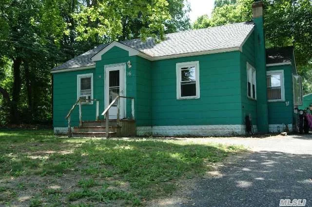 Great 2 Bedroom Cottage With Low Taxes!!! Full Finished Basement On Park Like Property With Large Detached Garage On Dead End Block With Cul-De-Sac. Quiet Block.