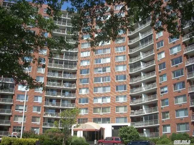 Lovely Updated Studio In Lakeside Towers Features 650 Sqft. With Large Sleeping Alcove, Kitchen With 10Ft Breakfast Bar And Full Bathroom. Building Faces South, Lots Of Light! 12 Feet Of Windows. Building Has 24 Hour Doorman, Pool, Gym, And Laundry Room. Gas And Electric Are Included In Maintenance.