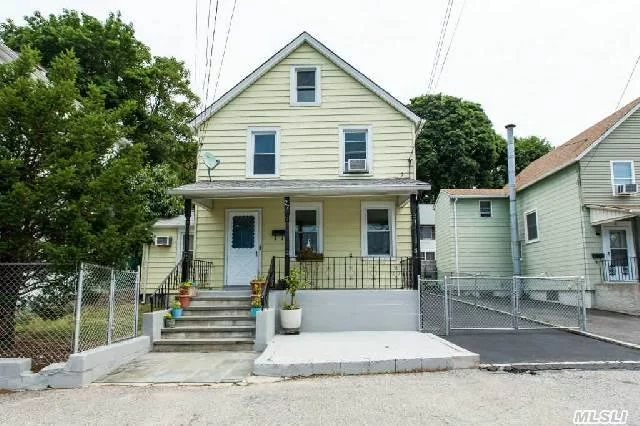 Charming Colonial Conveniently Located On Private Court In The Heart Of Oyster Bay. Great Starter/Investment Home With Granny Porch And Endless Possibilities. Close To Town, Beach, Houses Of Worship, Train And Park. Priced To Sell!!! Must See.. Believe Me!