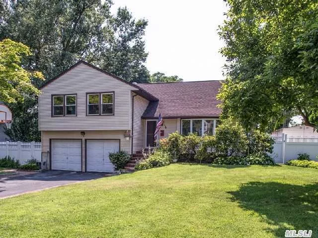 Expansive 5 Br, 2.5 Bth Split In Highfield Estates Area. Living Rm, Fp, Fdr, Fam Rm, Full Basement, 2C Garage. Tiered Decks From New Eik & Master Bdrm Overlook 18X36 In-Ground Heated Pool. Fenced Property For Privacy & Great Entertaining Space. Hw Fls Thruout. High Efficiency 3 Zone Heat & 2 Zone Cac, Sprinklers, Generator And So Much More. Close To Train, Town & Schools.