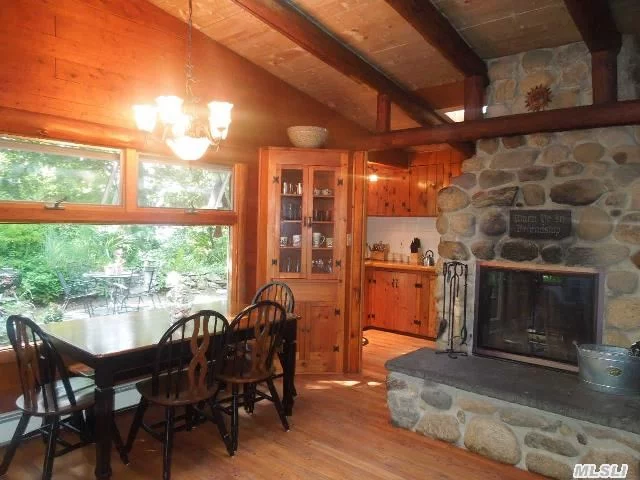 Remote Country Setting On Private Road. Architectural Gem In Wooded Waterview Setting. Amazing Stone Fireplace, Lodge Like Detached Art/Studio, Potting Shed, Garden Shed. Escape Nyc Retreat.