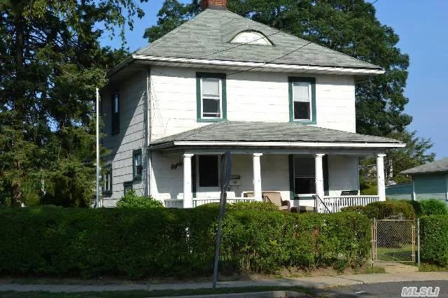 Colonial With Hardwood Floors, Formal Dining Room, Eik, 3 Bedrooms 1 1/2 Baths, Relaxing Front Porch, Beautiful Yard. Det-Garage, Mud Room, Charm, Charm Charm.