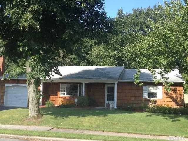 Amazing 2 Bedroom 2 Full Bath Sprawling Ranch, Large Rooms, Updated Kitchen W/Granite Counter Tops. New Bath, Cac, Igs Located On Park Like Grounds On Culdesac. Must See!!!!! Idle Hour Elementary School!!!