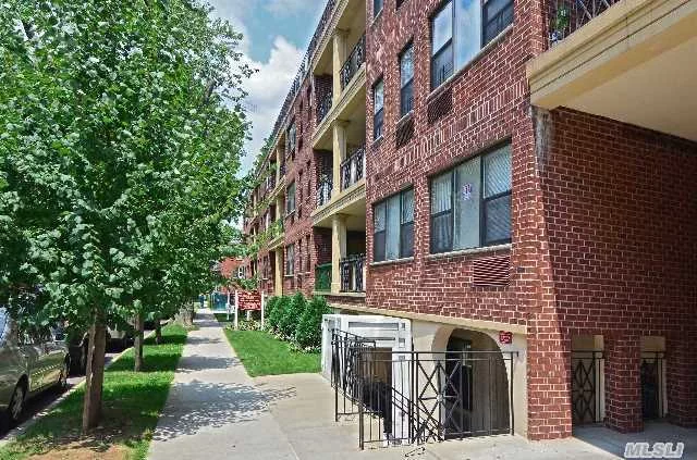 3 Bedroom 2 Full Bath With 3 Balconies & Exit To Roof Top Duplex Condo In Fresh Meadows. This Rare Duplex Condo Features, Hardwood Floors, Stainless Steel Appliances, Granite Counter Top, Washer&Dryer, Closets. Sd#25 11 Years Tax Abatement Left. Convenient To Transportation & Shopping. A Must See! Won&rsquo;t Last!