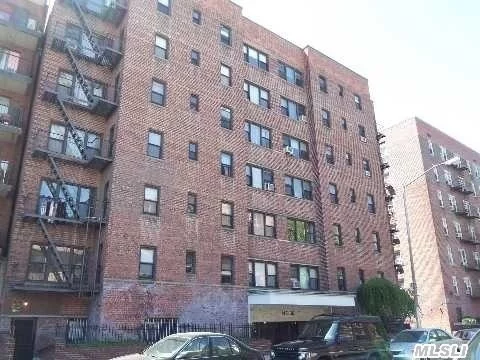 1 Br Co-Op In Prime Location Of Flushing, Convenient To #7 Subway/Lirr/Supermarket/Shopping And Much More!