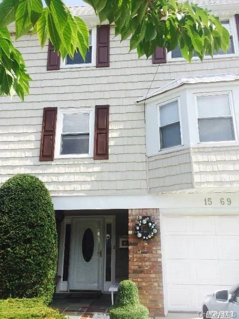 3 Bedroom/2 Bath In Heart Of Bay Terrace!