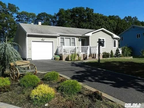 Great Ranch With Family Room -- Plus Huge Finished Basement For Entertaining- Shiny Hardwood Floors Nestled In A Great Neighborhood- Welcome To Bayport!
