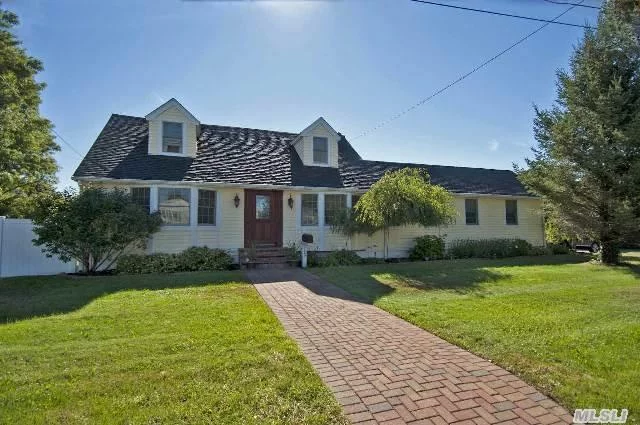 Gorgeous Exp Cape Cod Tastefully Renovated Top To Bottom W/Attention To Detail. Chef&rsquo;s Kit, Granite, Double Oven, Ss App, Coffered Ceiling, Crown Moldings, Chair Railings, Stained Glass, New Roof, Andersen Wdws, Hardwoods, Cac, Steam Shower, Jacuzzi, Upgraded Elect. & Lighting***Seller Will Pay 10K Toward Closing Costs If In Contract By End Of 2014**Merry Christmas!!****