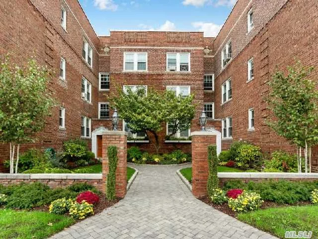 Beautiful Wide Line Large One Bedroom Unit With High Ceilings, Updated Bath, Bright Eat In Kitchen With New Stainless Steel Appliances. Laundry And Storage In Basement. Maintenance Includes Heat And Taxes.