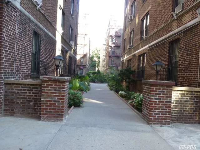 Large One Br Apt At Heart Of Flushing, Convenient To All.