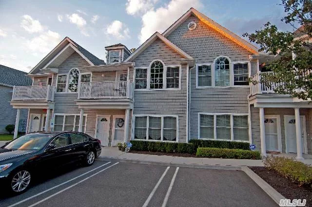 Move Right In To This Fabulous 22 Unit- 2 Year Old- Condo Community! Plainedge/Bethpage Area- Sd #18.- 2 Bedrooms And 2 Baths! Custom Kitchen W/ Granite, Wood Floors. Cac, Gas Heat And Cooking! Laundry Room! Nestled Right In The Mist Of Wonderful Residential Area! 2nd Floor Unit