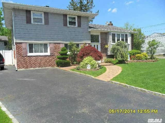 Updated & Renovated 4 Level Split On Large Corner Property In Exclusive Old Bethpage/Plainview - Pob Schools, Home Features Family Rm, 5 Bdrm, 2 Fully Updated Baths, Eik W/Skylight, Imported Granite & Hardwood Floors, Central Air, Newer Roof/Windows/Siding/2Car Garage & 2 Driveways (Front & Side) Pvc Fence, Bskbt Ct, Alarm & Surveillance. 1Block From Trails To Bthpge Park