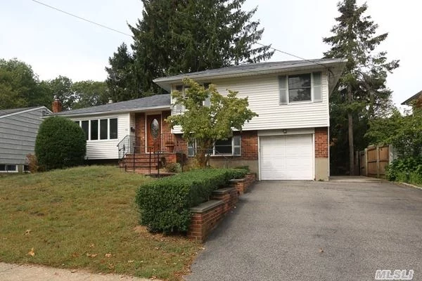 Updated Split Level On Nice Mid-Block Location. Wood Floors Throughout W/ Updated Kitchen And Bathrooms. Glass French Sliders To Outdoor Deck And Patio Area. Master Bedroom With Full Bath, Must See!