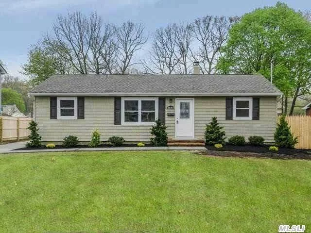 Newly Renovated Ranch In West Islip Schools. 3 Brs, 1 Full Bath, Ss Appliances, Granite Counter Tops, Detached 1.5 Car Garage, Large Yard, Dead End Street. W/D Hook Up!