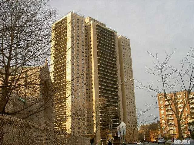 This Luxury Hi Rise, Dubbed The It Building Of Queens Offers All The Amenities One Could Ask For Starting With Cac, 24Dm, 24Attended Garage, Roof Top Luxury Party Room And Outdoor Pool, Parking Avail Immediately, Children&rsquo;s Playroom, Dry Cleaners On Premises. 34% Down And Excellent Financials Required. $669 Maintenance Includes All Utilities!!!