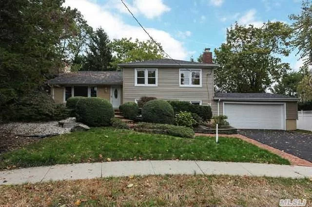 Set On A Lovely Cul-De-Sac This Sunny, Expansive Morewood Oaks Home Has Been Totally Renovated. Designer Kitchen W/ Stainless Steel Appliances. New Baths. Exciting Lower Level Entertaining Bar (Refrig., Wine Refrig., Dishwasher). Walk Out To Open Air, Covered Porch And Brick Bi-Level Patios. Two Fireplaces. An Entertainer&rsquo;s Delight!