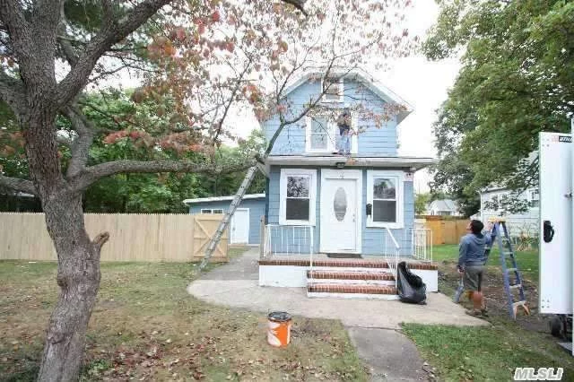 All Utilities Included In This Nicely Renovated Apartment In Artist&rsquo;s Colonial On Large Park-Like Quiet Shaded Yard. New Kitchen & Baths, New Windows, Freshly Painted, Laminate & Tile Flooring, New Carpets.