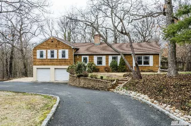 Location! Location! Location! Uniquely Designed Updated Split Ranch In Prime Muttontown Location. Amenities Inc: New Granite Eik, Hardwood, Cac, Igs, Gunite Pool, Barn, Paddock, Property Lovers Delight, Syosset Schools! Star Savings.