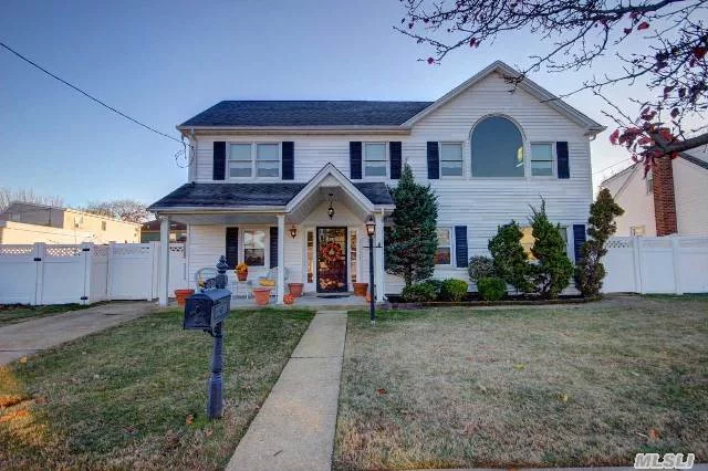 Beautiful And All Ext Thru Out Colonial! Check Out The Room Sizes! 15 X 20 New Marble Eik! 13 X 25 Tru Lr, 13 X 23 Fdr! O/S Den Off Of Eik! Upd Bths, Huge Mbr W Cath Ceilings! Updated And Large Thru Out! Unpack And Relax! Can Be 4 Br&rsquo;s Very Easily